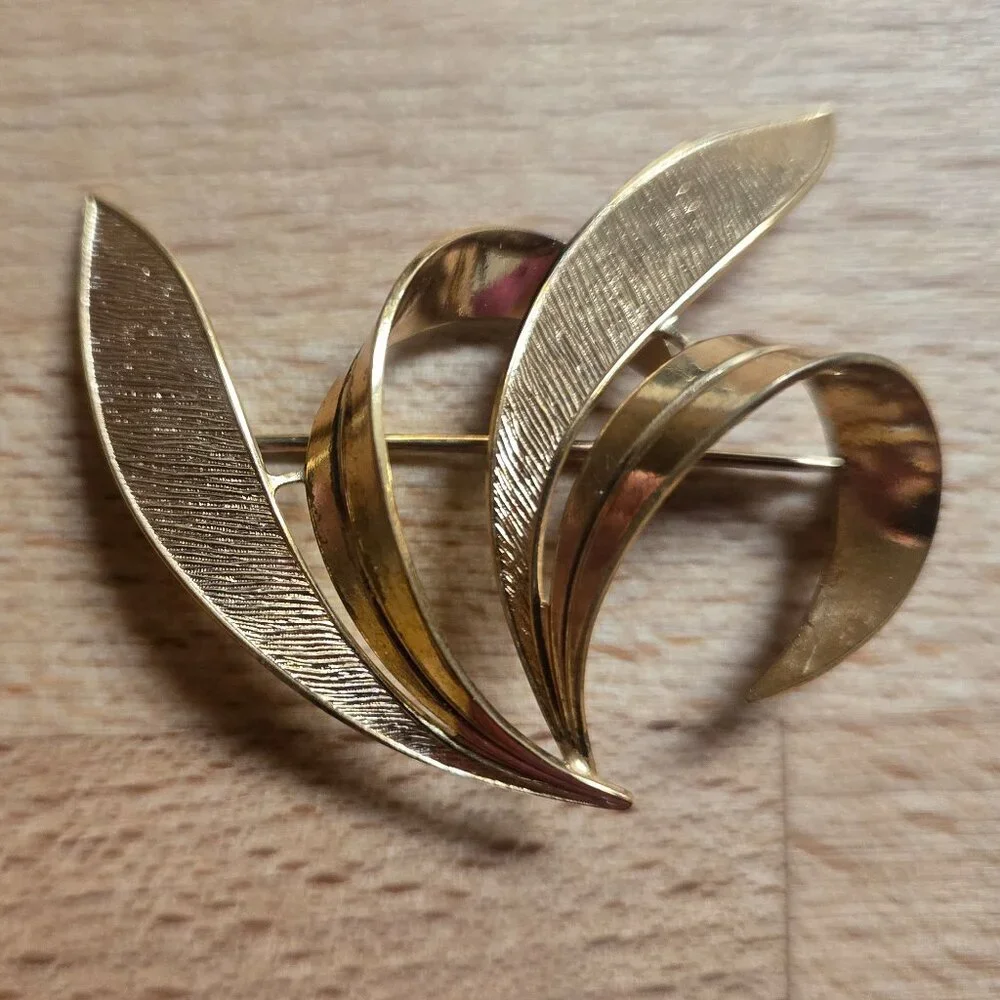Vintage Rolled Gold 10/000 Multi-Leaf Brooch (German) - Picture 1 of 5